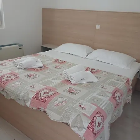 Maja Apartman *